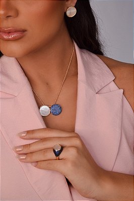 Colar com Pingente Cravejado Azul e Madrepérola Banho a Ouro 18k com Garantia