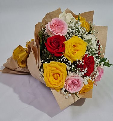Buquê com 12 Rosas coloridas