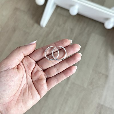 Brinco Argola Redonda Fio Triângulo - Prata 925