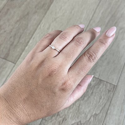 Anel Solitário Clássico Garra Alta - Prata 925