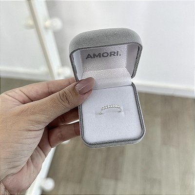 Anel Cravejado em Zircônias - Prata 925