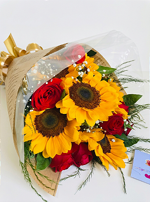 Buquê Girassol e Rosas