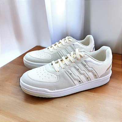 Tenis off white com detalhes em vinil