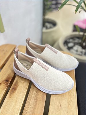 Tênis squared off white com bege