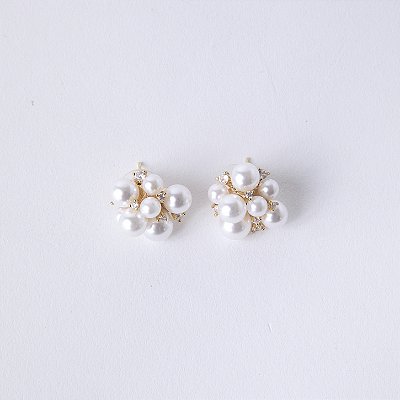 Brinco de Metal com Pérolas e Strass