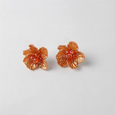 Brinco Metal Flor com Acabamento Dourado e Prateado