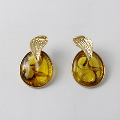 Brinco Metal Redondo com Detalhe Folha