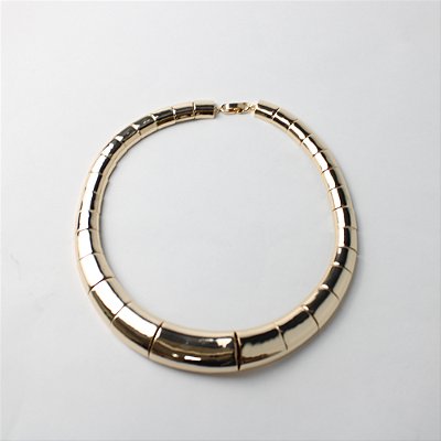 Colar Metal Curto Dourado