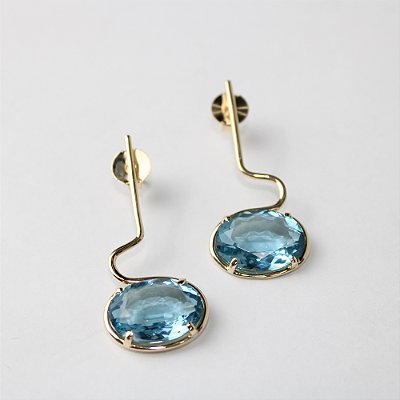 Brinco Folheado com Zircônia Azul Oval