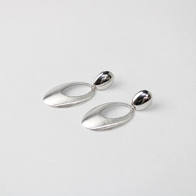 Brinco Folheado Vazado Oval Fosco