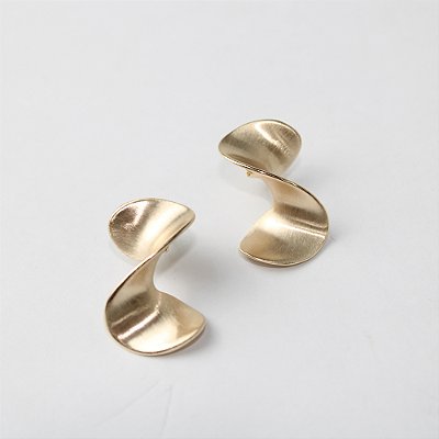 Brinco Folheado Torcido Ouro Fosco