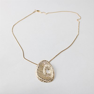 Colar Folheado Curto Vazado Dourado