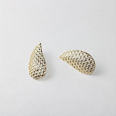 Brinco Metal Vazado Dourado
