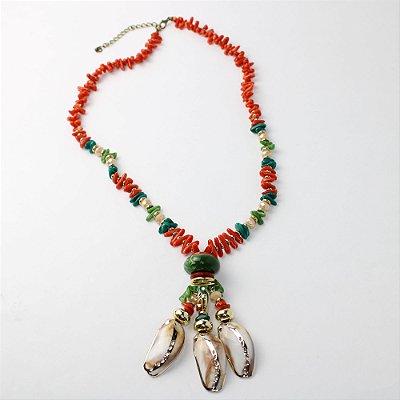 Colar Longo Colorido com Pedras e Pingentes
