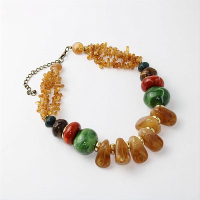 Colar Metal Curto em Âmbar e Bege