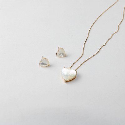 Conjunto Colar e Brincos Coração em Madrepérola Dourado
