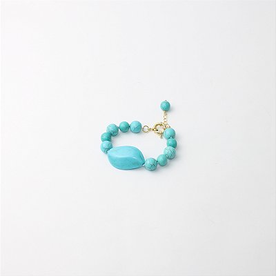 Pulseira de Pedras Turquesa com Bolas e Fecho Boia Dourado