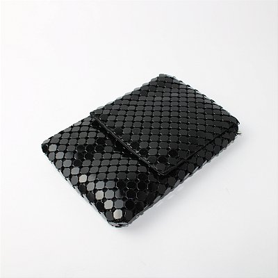 Bolsa de Mão Pequena em Malha de Metal com Alça de Corrente