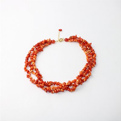 Colar de Pedras Cascalho com Três Voltas e Ajuste Dourado