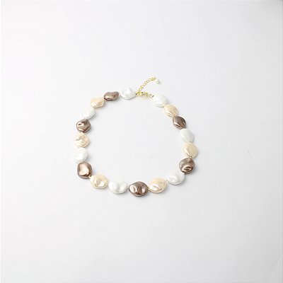 Colar de Metal Curto com Pastilhas em 3 Tons