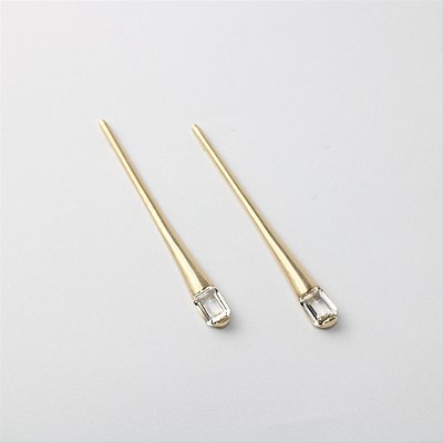 Brinco Palito em Metal Dourado com Cristais