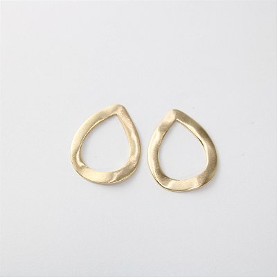 Brinco Folheado Gota Vazada Fosco