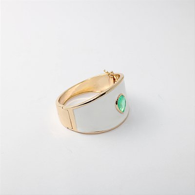 Bracelete de Metal Largo com Madrepérola e Pedra Central Verde