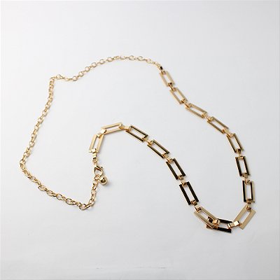 Cinto de Metal com Elos Retangulares Vazados