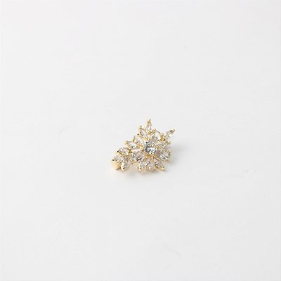 Broche de Flor Cravejado com Zircônias Marquise