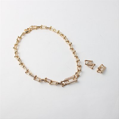 Conjunto de Colar e Brincos de Metal com Elos e Zircônias