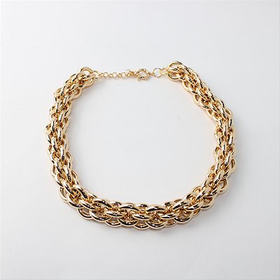 Colar de Metal com Elos Entrelaçados