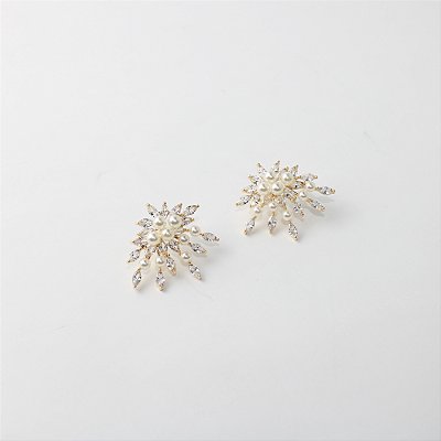 Brinco de Metal Estilo Leque com Pérolas e Zircônias