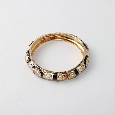 Pulseira Bracelete de Metal com Relevos e Detalhes Esmaltados