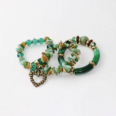 Kit 3 Pulseiras de Metal e Miçangas Verdes com Pingente de Coração