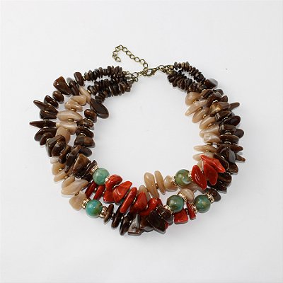 Colar de Metal Curto com Mix de Pedras Orgânicas Marrom e Dourado