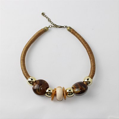 Colar de Corda e Metal Curto Marrom com Dourado