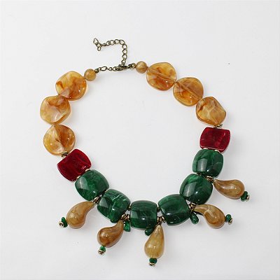 Colar de Metal Curto com Mix de Resinas Âmbar e Verde