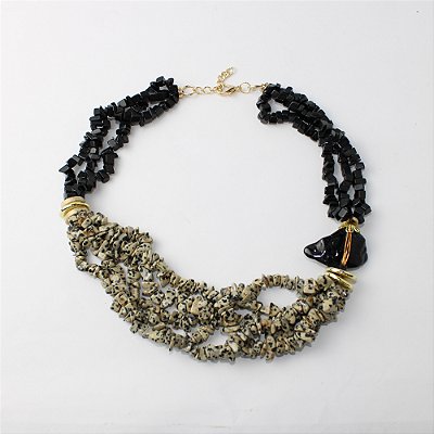 Colar de Metal Cascalhos com Mix de Pedras Preto e Dourado