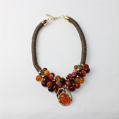 Colar de Corda e Metal Curto com Cluster de Contas Coloridas e Dourado