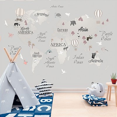 Papel de Parede Infantil de Mapa Mundi Cinza com Balões Gigantes e Animais