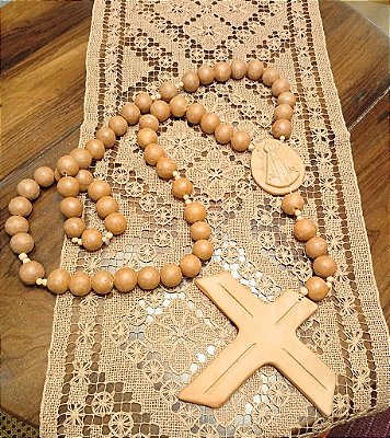 Terço com Nossa Senhora Aparecida de cerâmica
