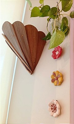 Mini flor em cerâmica de parede