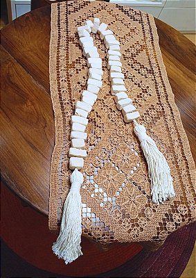 Colar de Mesa Aberto Quadrados em Cerâmica