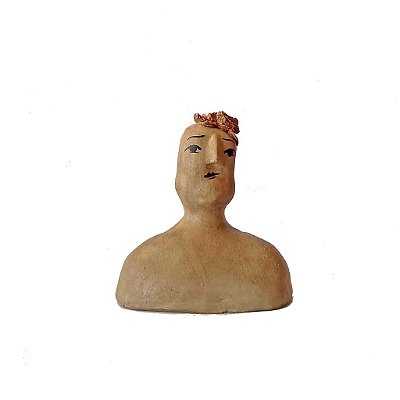 Escultura Lenys com topete encantada em cerâmica