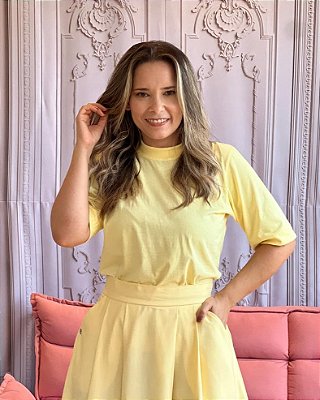 T-shirt amarelo manteiga