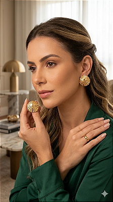 Brinco Orgânico Redondo Ondulado 25mm de largura Banho a Ouro 18K