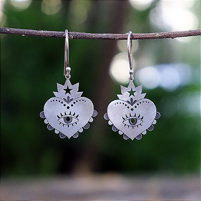 Brinco coração olho