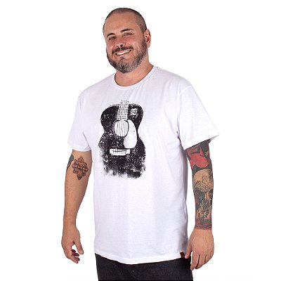 Camiseta Plus Size Violão Branca.