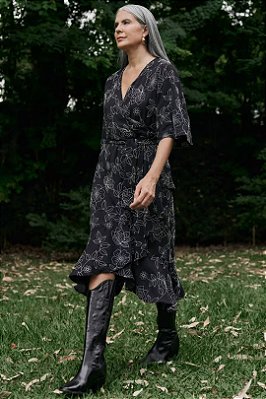 Vestido Transpassado Preto Em Crepe Bordado Com Faixa Simple Life - 15205