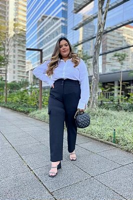 Camisa Plus Size Branca Com Detalhe No Punho E Botões Frontais - 23543
